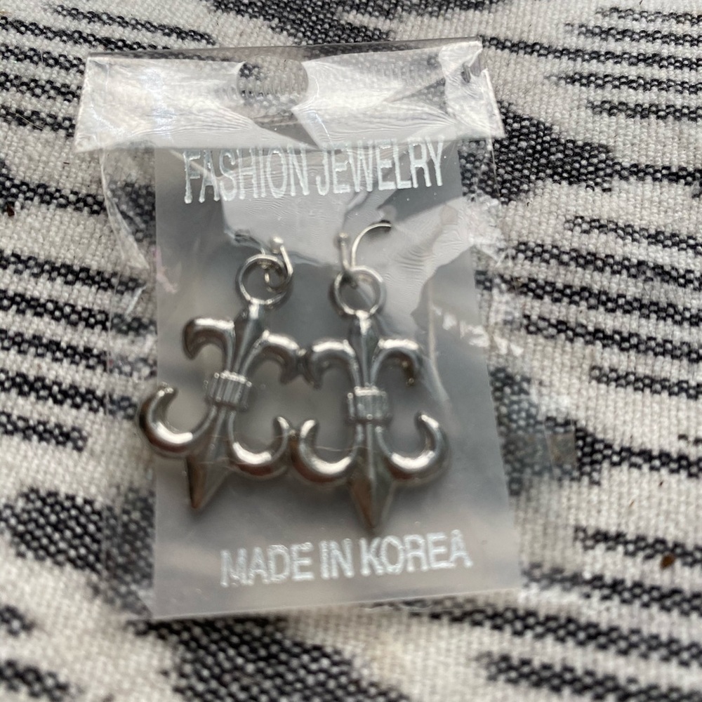 Small fashion earrings